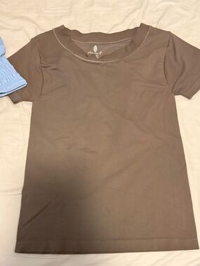 Women’s Short Sleeve Scoop Neck Top - Olive Green